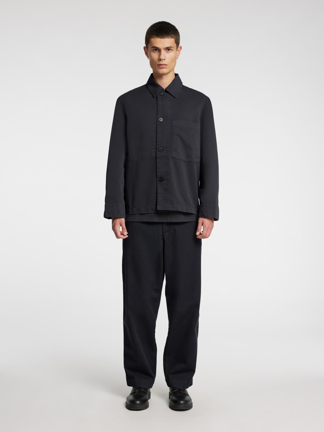 model_shot-front_full